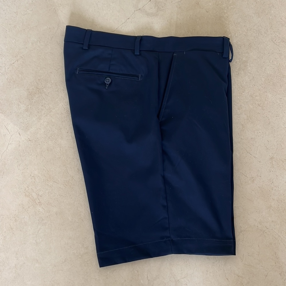 Cremieux Men's 100% Polyester Lightweight Navy Blue Shorts Size 36.